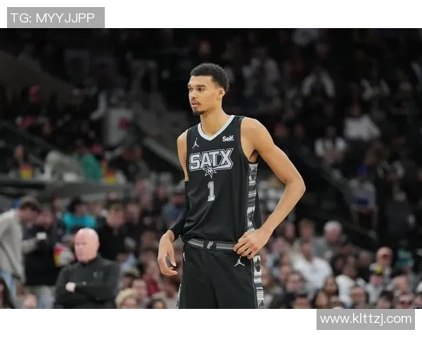 文班亚马新赛季表现惊艳场均20分10篮板3盖帽领跑新秀榜